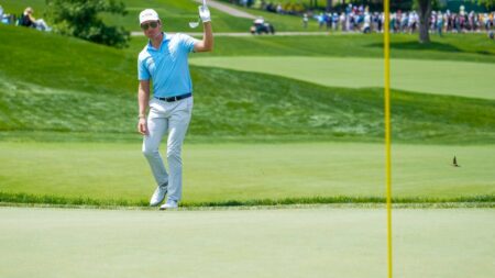Tee times, live updates from Round 3