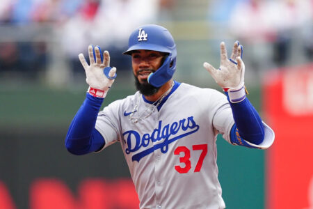 Dodgers’ Teoscar Hernández going to 10-day IL with left groin strain