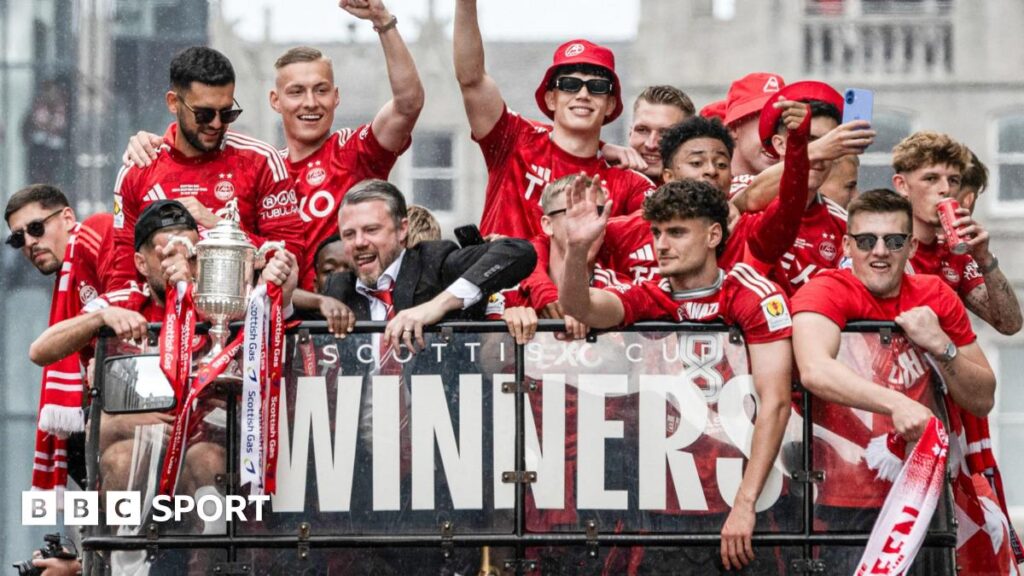Tears, cheers & beers as 100,000 Aberdeen fans greet heroes
