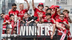 Tears, cheers & beers as 100,000 Aberdeen fans greet heroes