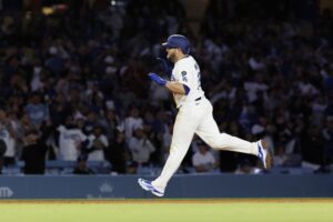Mookie Betts and Max Muncy power Dodgers’ late surge in win over Athletics