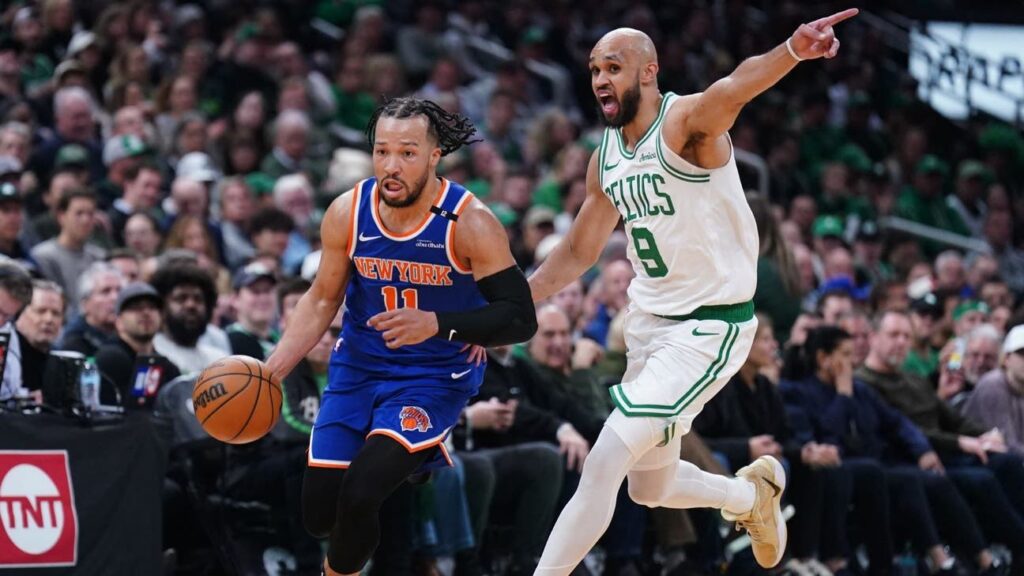 Knicks find ways to 'keep fighting, sticking together' for resilient Game 1 win over Celtics