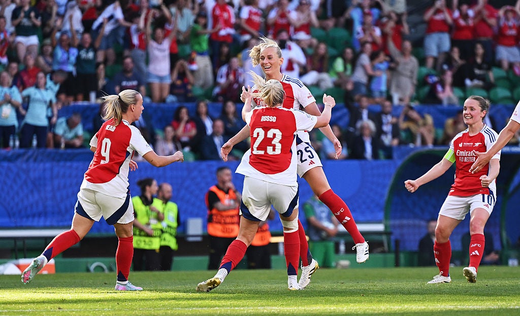 Arsenal’s Stina Blackstenius and Beth Mead, who did not start, had pretended to be Barcelona in training this week