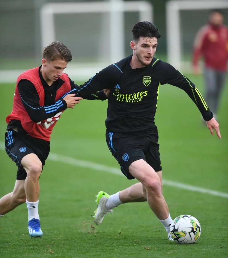 2 youth players join Arsenal squad for Liverpool match 4 Jimi Gower in training with the Arsenal first team (Photo via Arsenal.com)