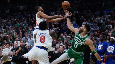 Knicks overturn 20-point second-half deficit for 91-90 win over Celtics in Game 2