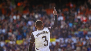 Chelsea step up interest in €25m Valencia man amid German competition