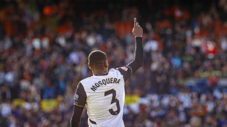 Chelsea step up interest in €25m Valencia man amid German competition