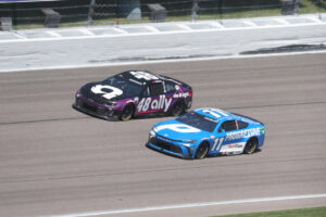 Denny Hamlin reacts to ‘weird’ parts failure in NASCAR Kansas