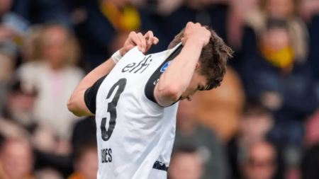 AZ Alkmaar to appeal red card for pantomime villain Wouter Goes
