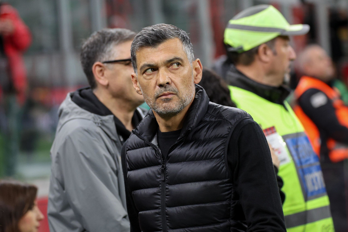 epa12043388 AC Milan's coach Sergio Conceicao during the Italian Serie A soccer match AC Milan vs Atalanta at Giuseppe Meazza Stadium in Milan, Italy, 20 April 2025. EPA-EFE/Roberto Bregani