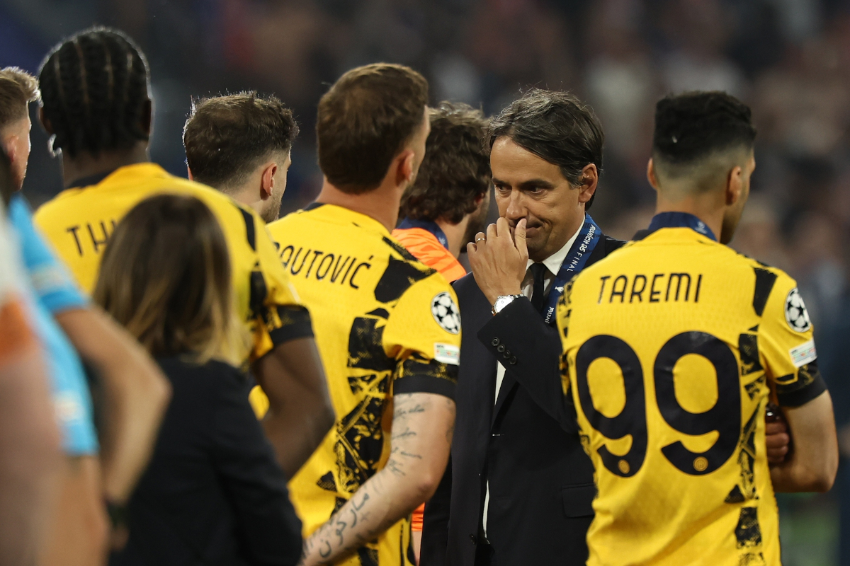 epa12148236 Inter head coach Simone Inzaghi looks disappointed after receiving the runner-up medals of the UEFA Champions League final between Paris Saint-Germain and Internazionale Milano in Munich, Germany 31 May 2025. EPA-EFE/FILIP SINGER