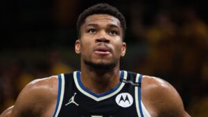 Potential Knicks, Nets target Giannis Antetokounmpo 'open-minded' to leaving Bucks: report
