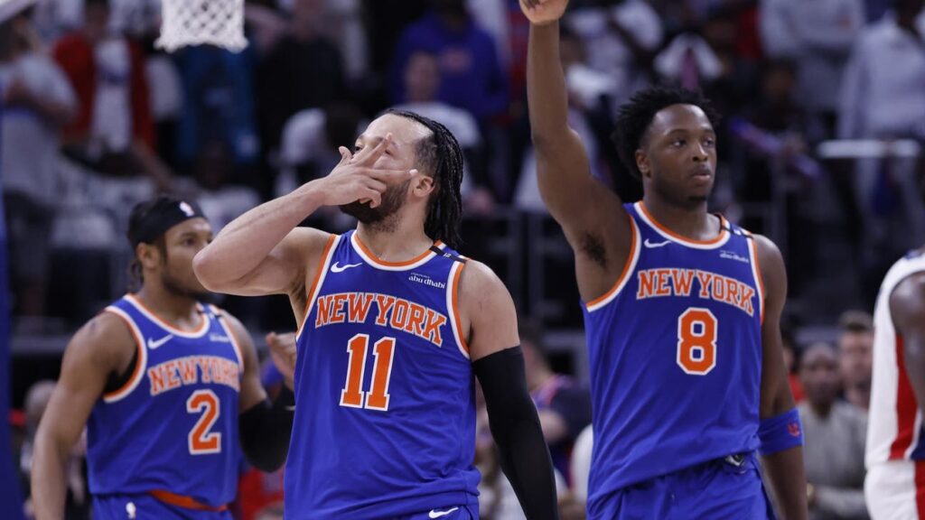 SEE IT: Knicks fans react to Jalen Brunson's series-clinching three-pointer