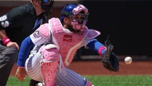 Mets’ Luis Torrens leaves game vs. Cubs after being struck by foul ball