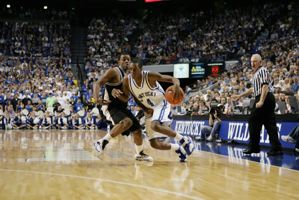 Rajon Rondo graduates from University of Kentucky after finishing undergraduate degree