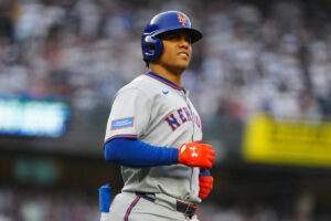Mets’ Juan Soto tips his cap to booing Yankees fans in return to Yankee Stadium for Subway Series