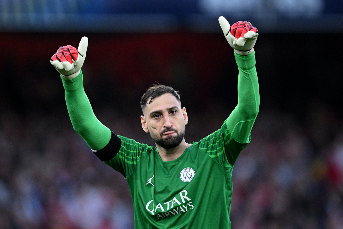 LONDON, ENGLAND - APRIL 29: Gianluigi Donnarumma of Paris Saint-Germain celebrates after teammate Ousmane Dembele (not pictured) scores his team's first goal during the UEFA Champions League 2024/25 Semi Final First Leg match between Arsenal FC and Paris Saint-Germain at Emirates Stadium on April 29, 2025 in London, England. (Photo by Justin Setterfield/Getty Images)