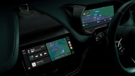 Apple Rolls Out Its New CarPlay System