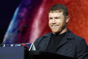 Canelo Alvarez doesn’t look particularly interested in William Scull — and who could blame him?