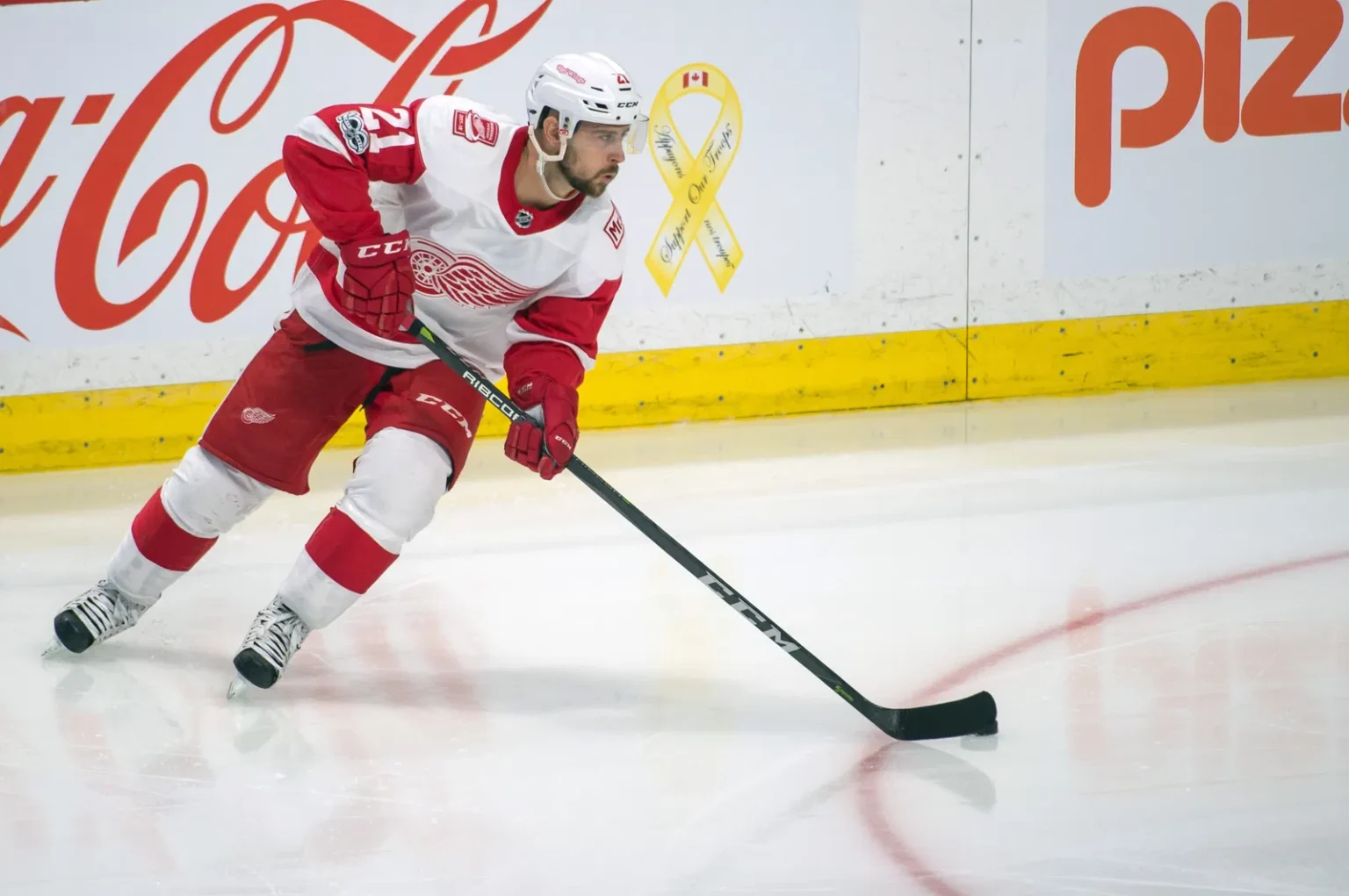 Ex-Red Wing Tomas Tatar Signs in Switzerland