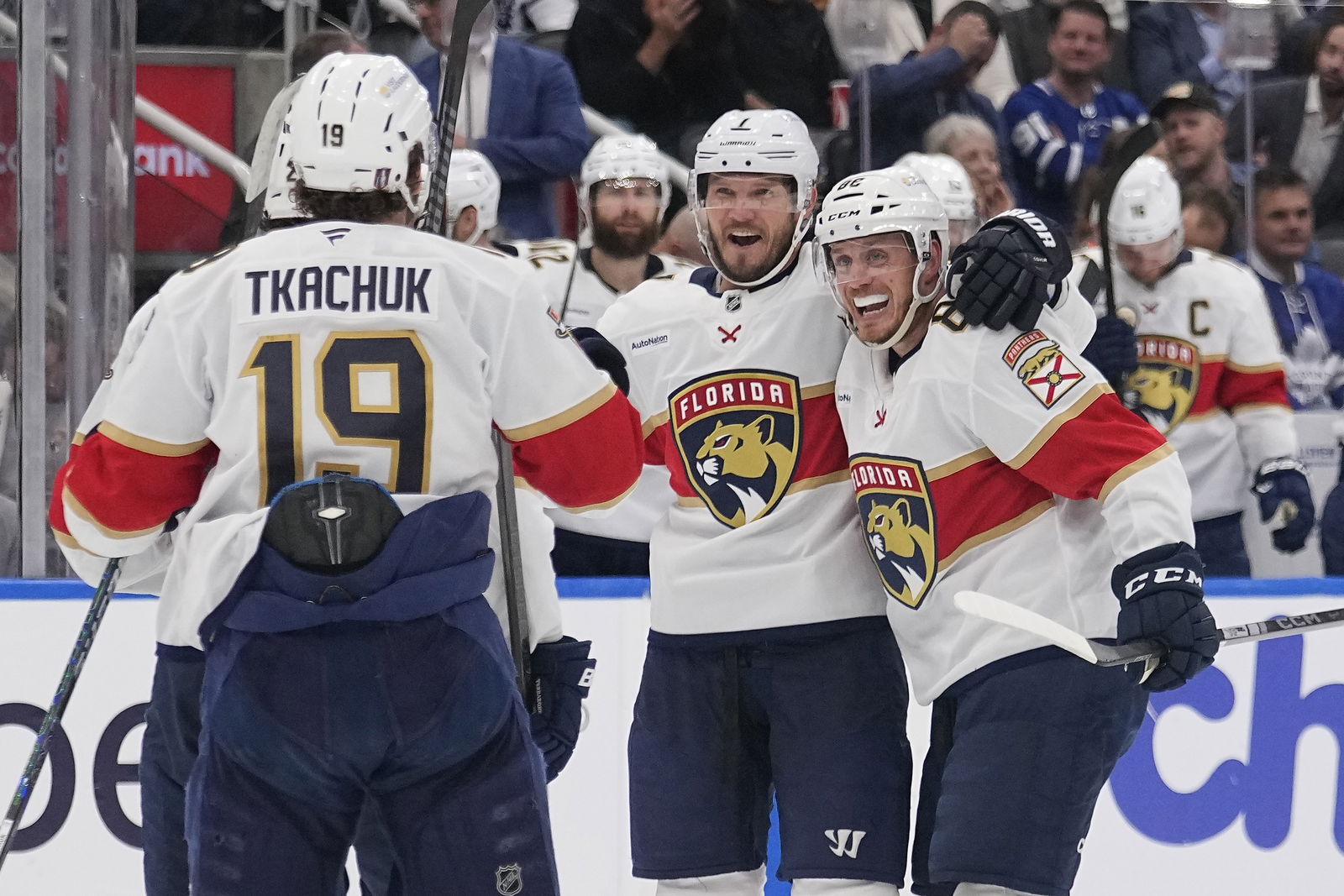 Bobrovsky, Panthers push Maple Leafs to brink with dominant Game 5 victory