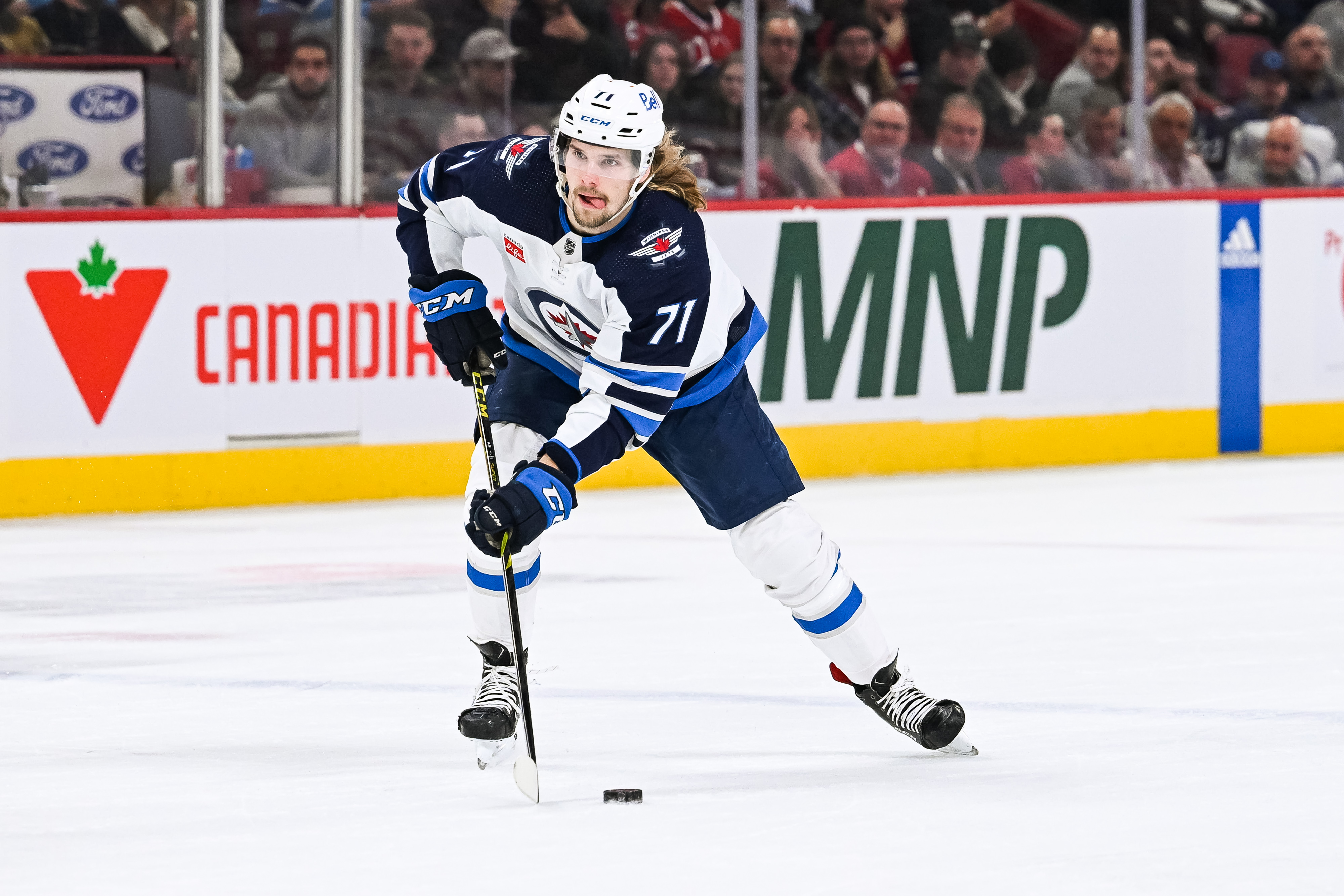 Jets Re-Sign Forward Axel Jonsson-Fjallby