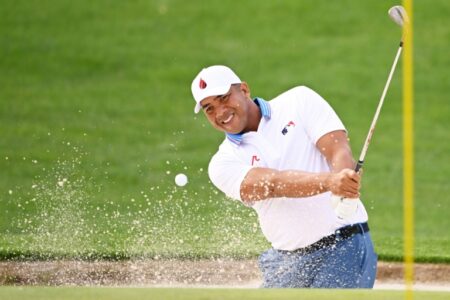 Venezuelan Vegas makes turn with two-stroke lead at PGA
