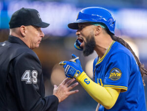 Mariners SS J.P. Crawford goes ballistic after ejection over wrong third-strike call vs. Nationals