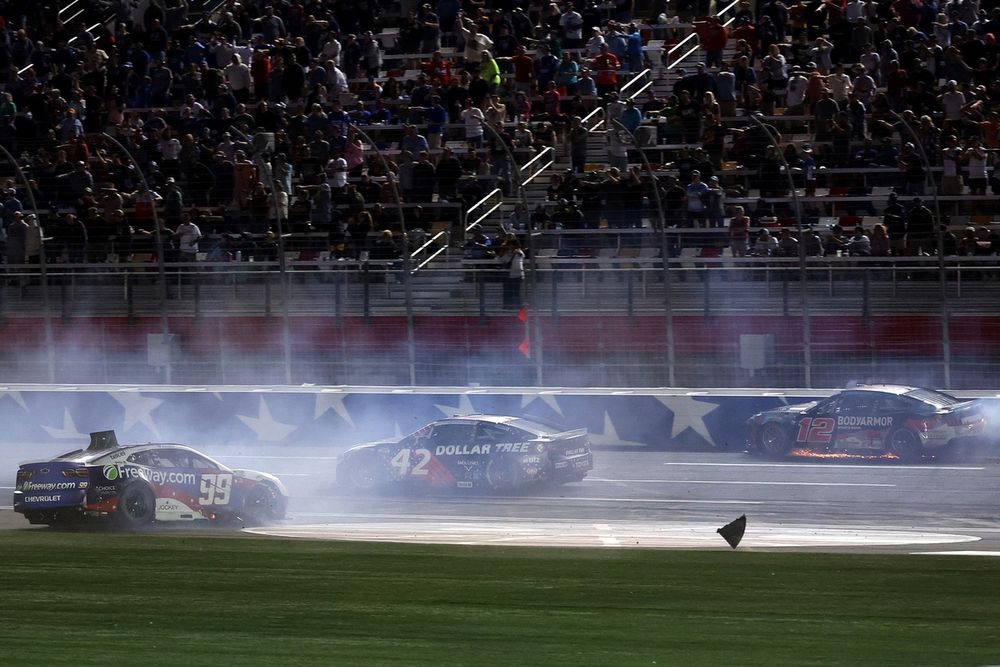 Daniel Suarez, Trackhouse Chevrolet, Ryan Blaney, Team Penske Ford