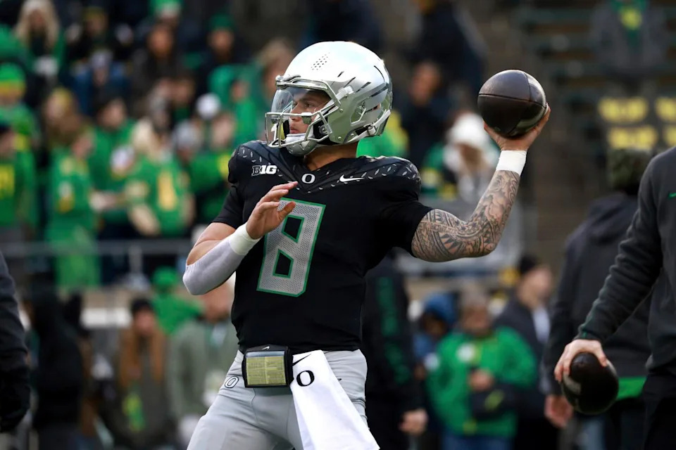 Oregon quarterback Dillon Gabriel warms up before a game.