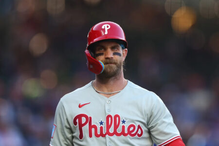Bryce Harper leaves Phillies-Braves game after taking fastball to elbow; X-rays come up negative