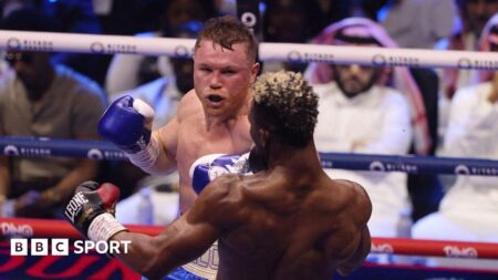 Alvarez vs Scull: Mexican to fight Crawford in super-fight after dull points win