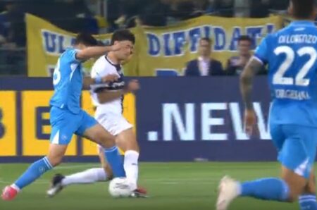 📸 Napoli draw ends in chaos: penalty overturned at 100', Conte sent off