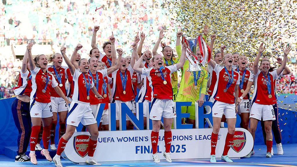 Arsenal players celebrating