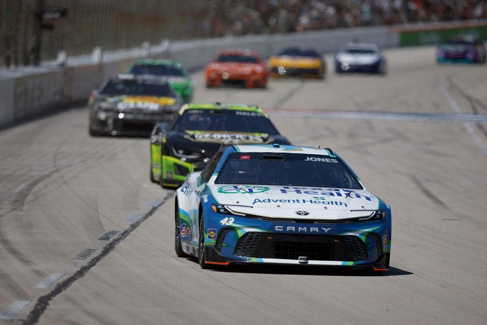 Erik Jones, LEGACY MOTOR CLUB Toyota