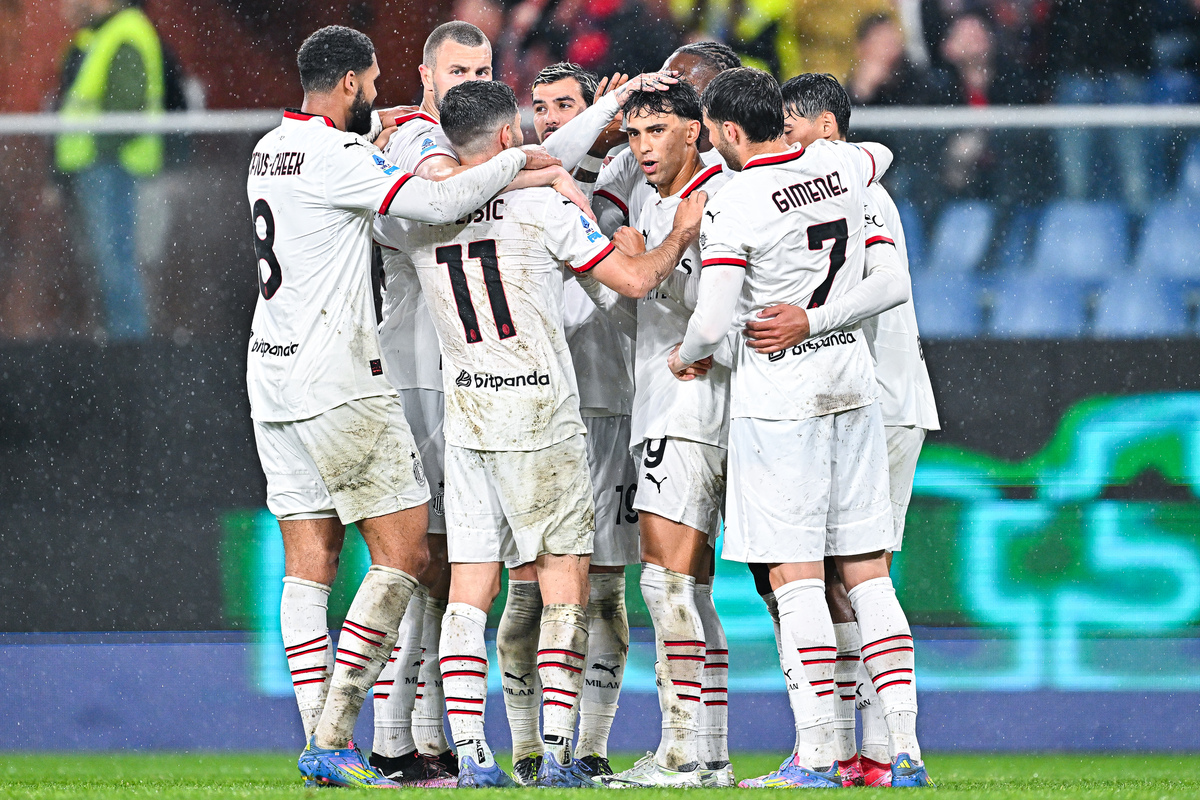 GENOA, ITALY - MAY 5: Milan players celebrate after Morten Frendrup of Genoa's own-goal during the Serie A match between Genoa and AC Milan at Stadio Luigi Ferraris on May 5, 2025 in Genoa, Italy. (Photo by Simone Arveda/Getty Images)