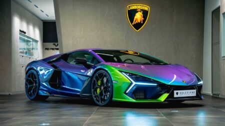 This Lamborghini Revuelto Has the Coolest Color-Changing Paint