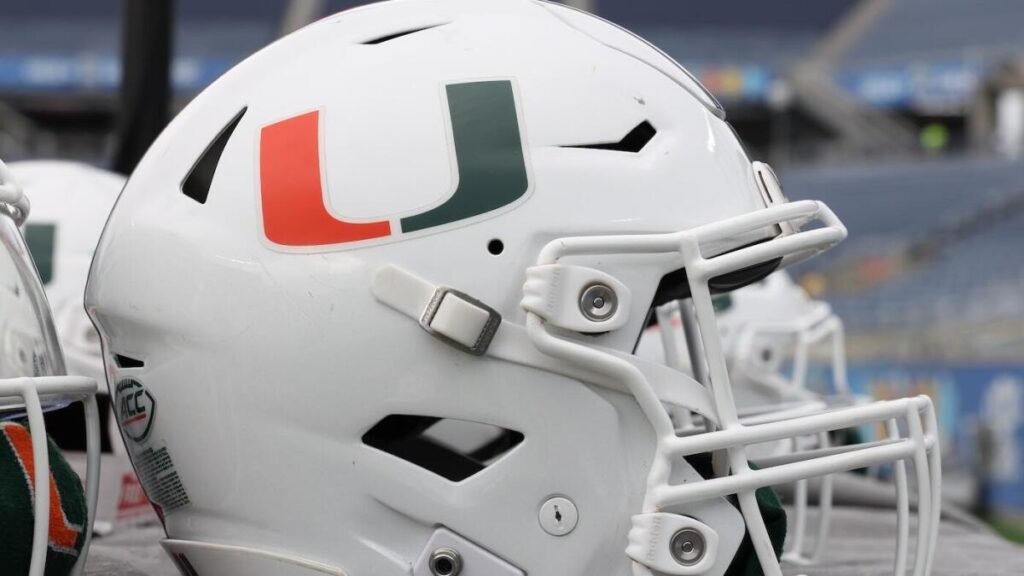 Miami linebacker Adarius Hayes hospitalized after car accident that killed two