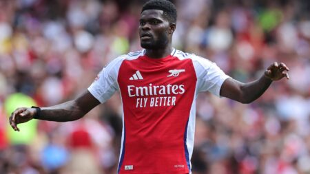 Arsenal Scramble to Keep Star Midfielder Amid Barcelona, PSG Interest
