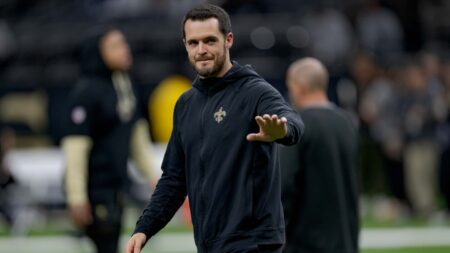 Report: Derek Carr had representative talk to other teams about interest before retirement