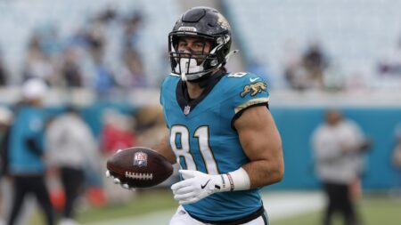Cardinals sign TE Josiah Deguara