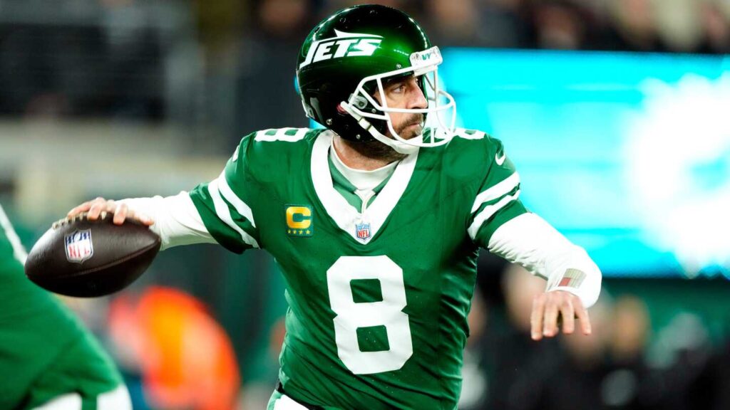 Aaron Rodgers drops a hint that he’ll be heading for Pittsburgh