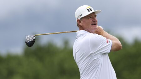 Ernie Els, at site of 1997 U.S. Open win, two off lead at Senior PGA Championship