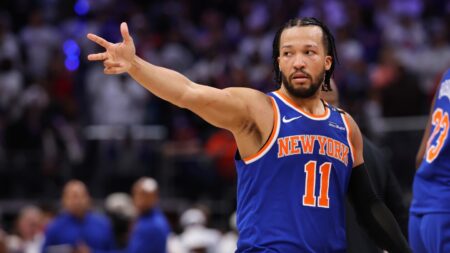 Watch Jalen Brunson hit series-winning 3-pointer, Knicks eliminate Pistons with 116-113 win.