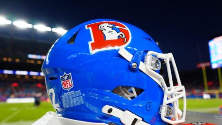 Broncos agree to terms with WR Pat Bryant, P Jeremy Crawshaw