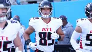 49ers sign TE Ross Dwelley
