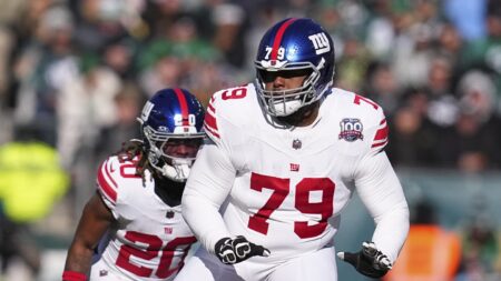 Commanders sign offensive lineman Tyre Phillips