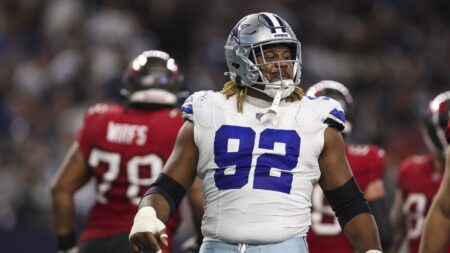 Titans make several roster moves, including signing DL Carlos Watkins