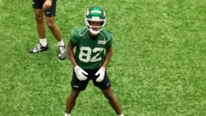 Jets sign fourth-round pick Arian Smith