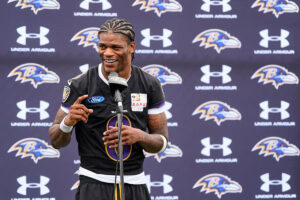 Lamar Jackson pleads with Ravens to sign former Louisville teammate, ex-Packers CB Jaire Alexander